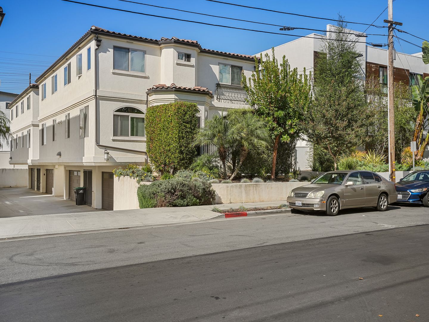 El Segundo Apartment: 425 & 429 Indiana Street