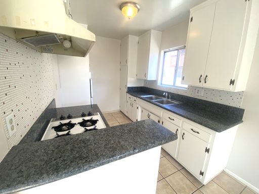 Nice Centrally Located 2-Bedroom, 2-Bathroom Unit! – photo 1