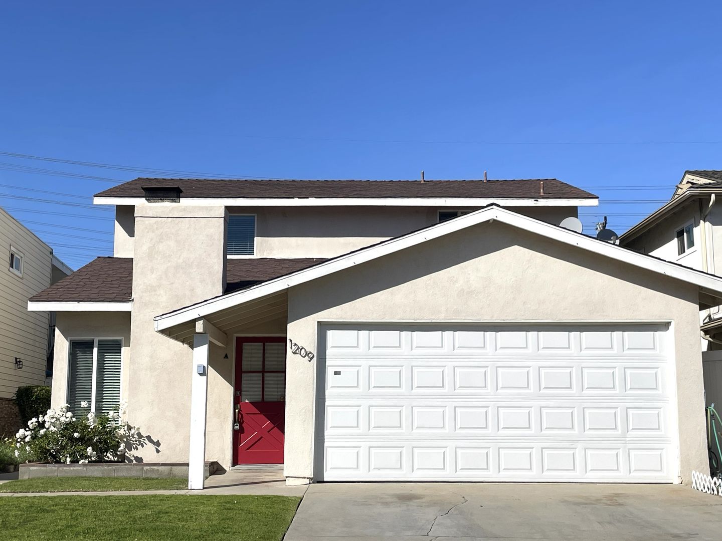 Redondo Beach Apartment: 1209 Amethyst Street