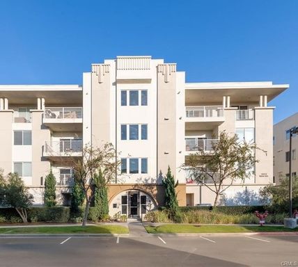 Single-Level 2-Bedroom Condo in the Prestigious South Bay 360 Community! – photo 1