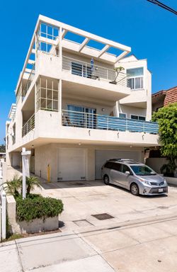 Remodeled 2-Bedroom, 2-Bath Apartment Steps from Downtown El Segundo