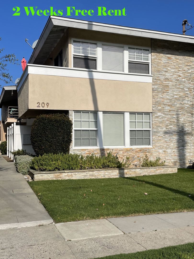 Redondo Beach Apartment: 209 S. Francisca Ave.