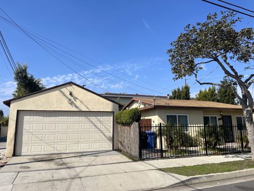 Updated 2 bedroom rear house plus bonus room, close to freeways! – photo 1