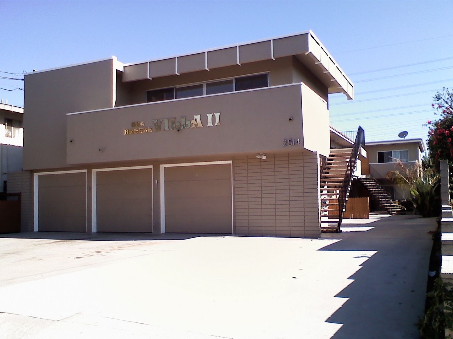 Redondo Beach Apartment: 2514 Carnegie Lane