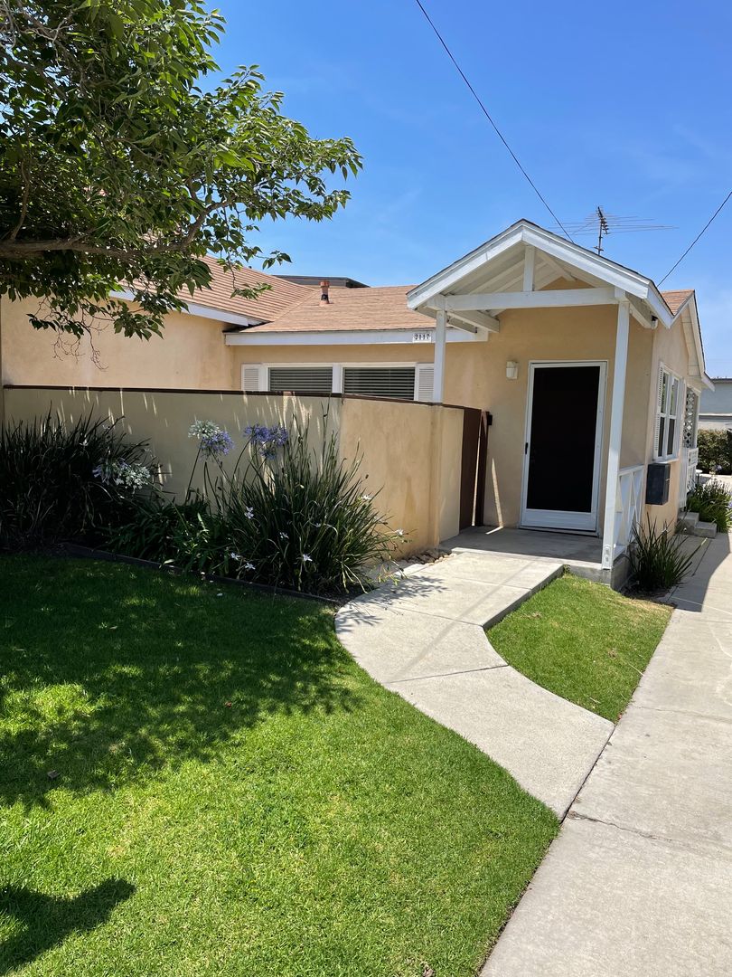 Redondo Beach Apartment: 2117 Bataan Road