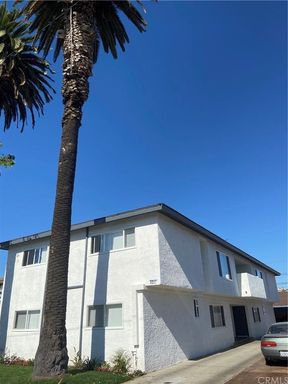 Centrally Located 3 Bedroom Unit! – photo 1