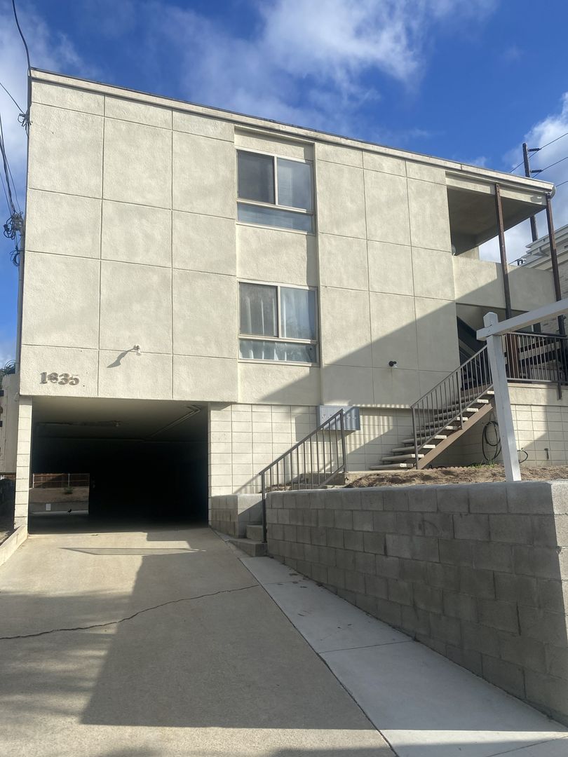 Redondo Beach Apartment: 1835 Grant Avenue