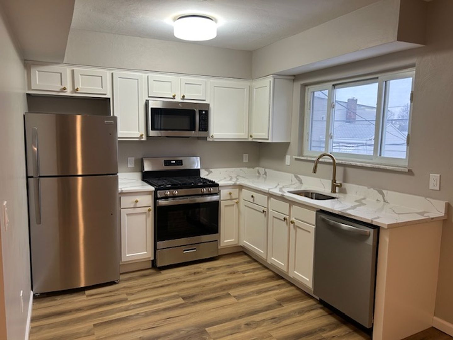 Pittsburgh Apartment: 200 Taylor St