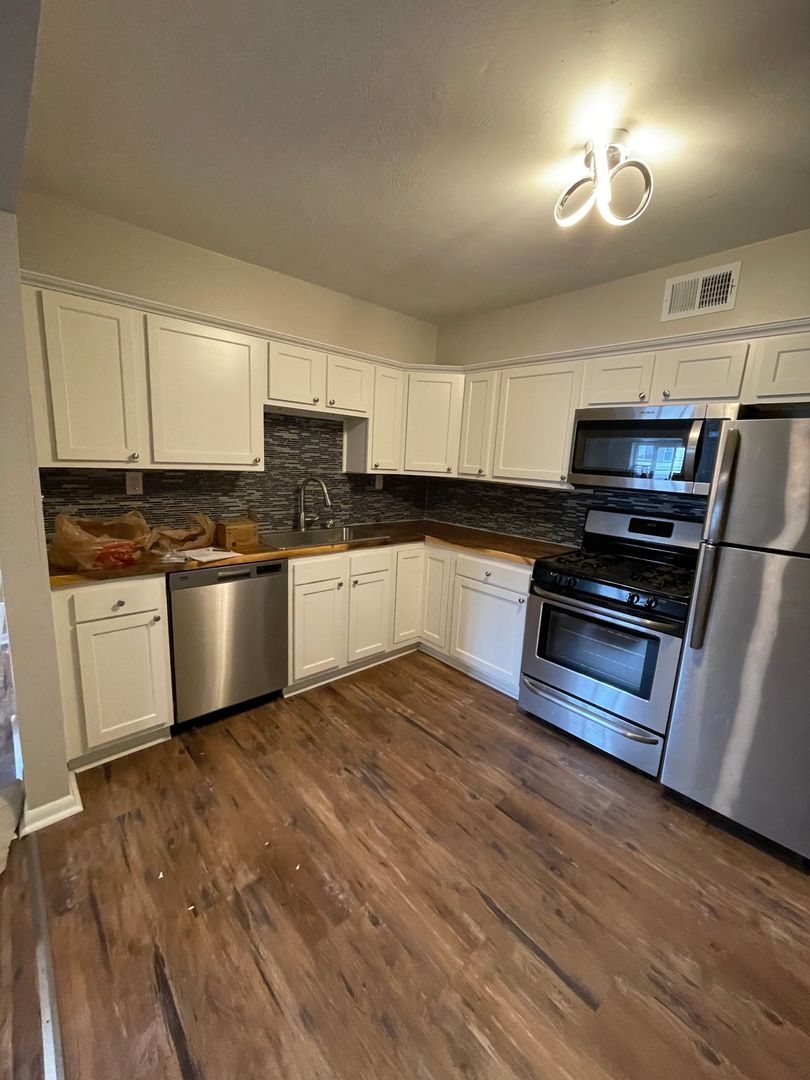 Pittsburgh Apartment: 200 Taylor St