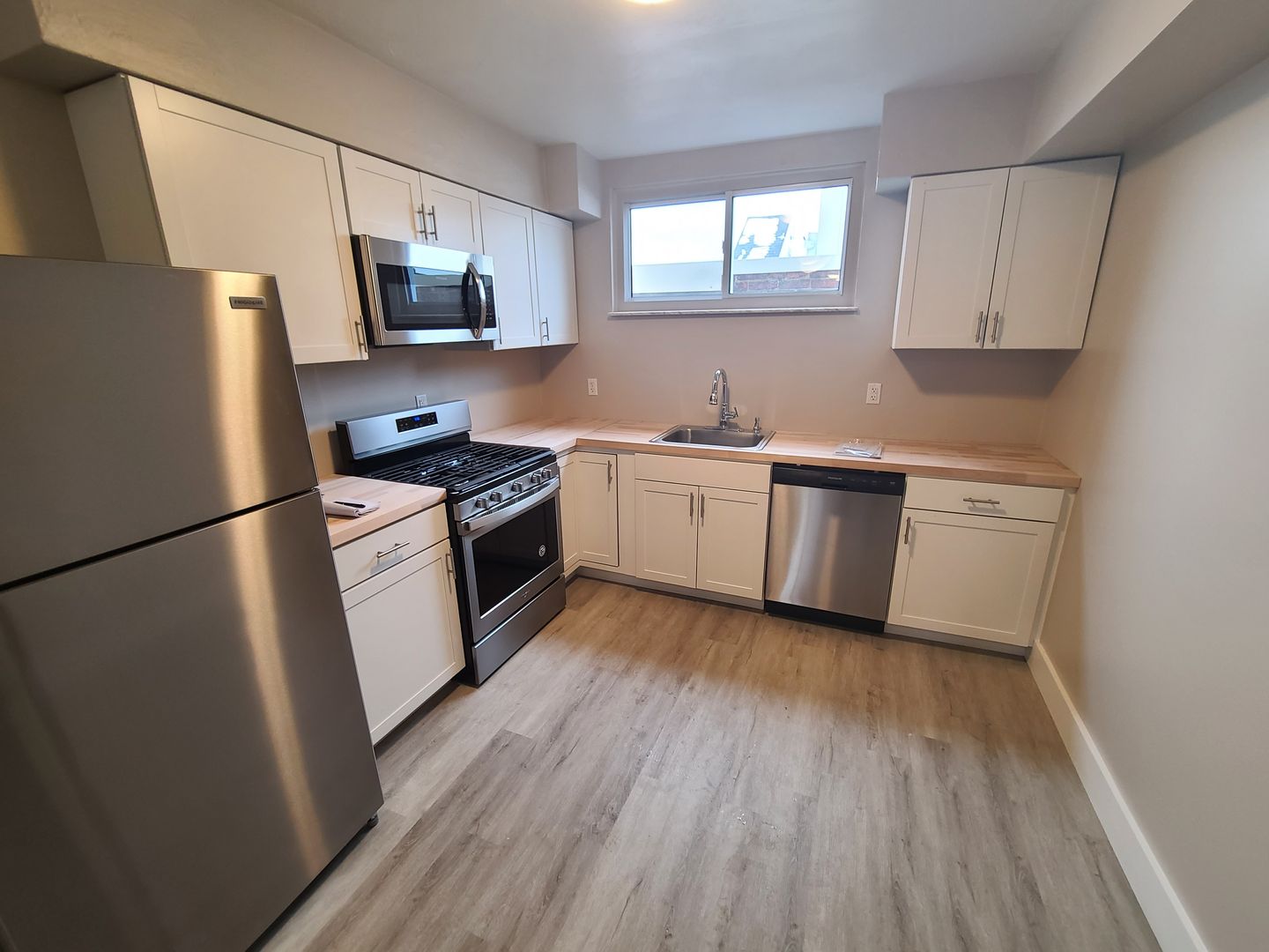 Pittsburgh Apartment: 200 Taylor St