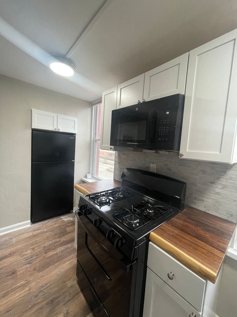 Pittsburgh Apartment: 230 S Negley Ave