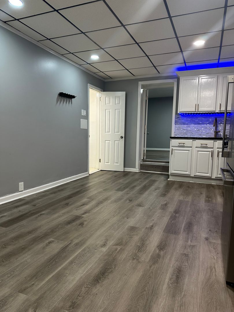 Newark Apartment: 891 Broadway