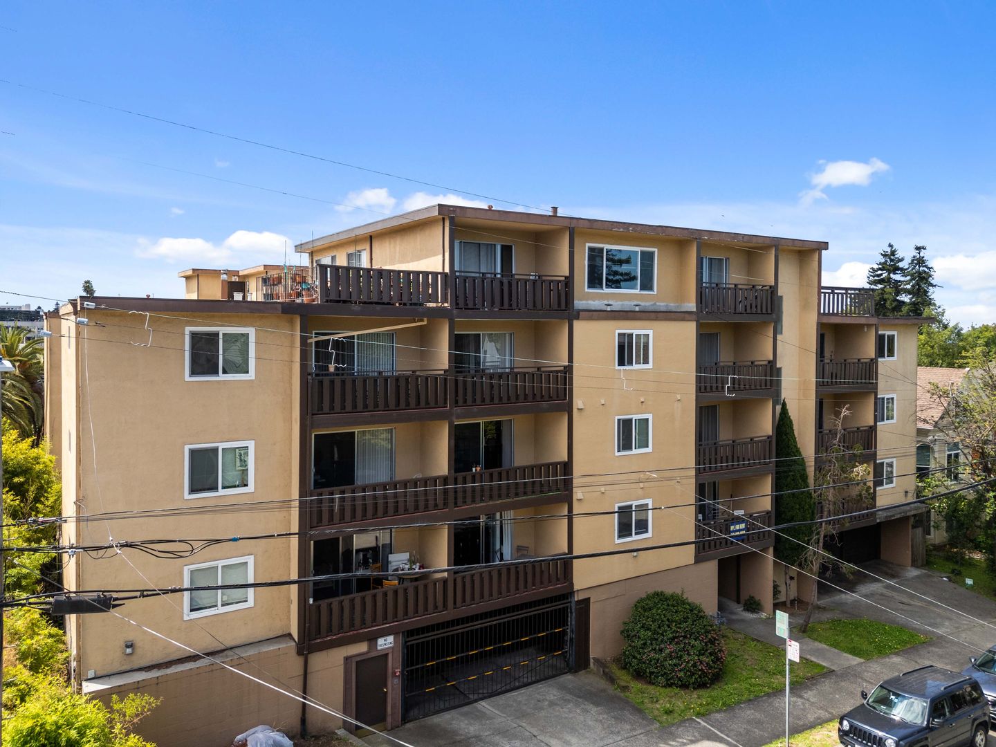 Berkeley Apartment: 1920 Francisco St