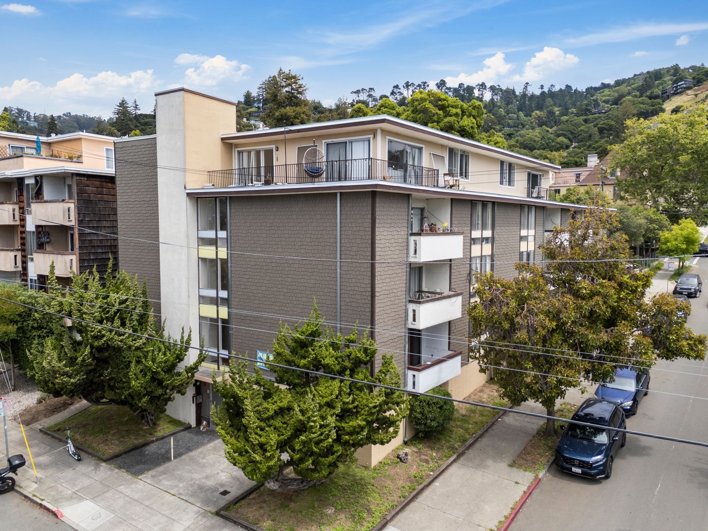 Berkeley Apartment: 2467 Warring St