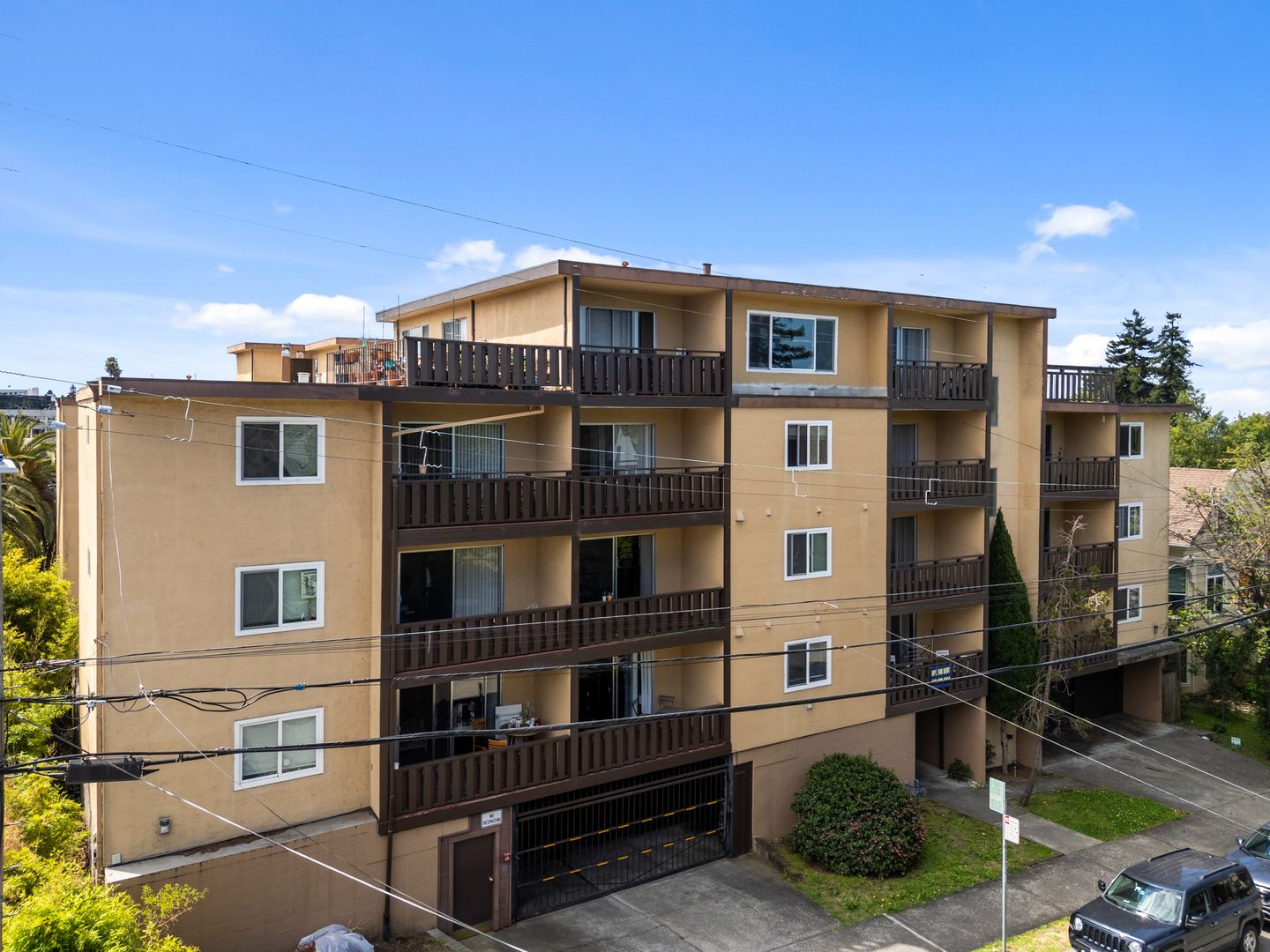 Berkeley Apartment: 1920 Francisco St