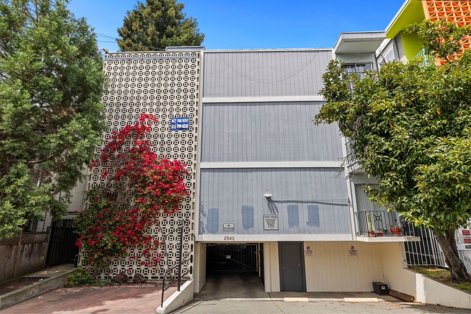 Berkeley Apartment: 2540 Benvenue Ave