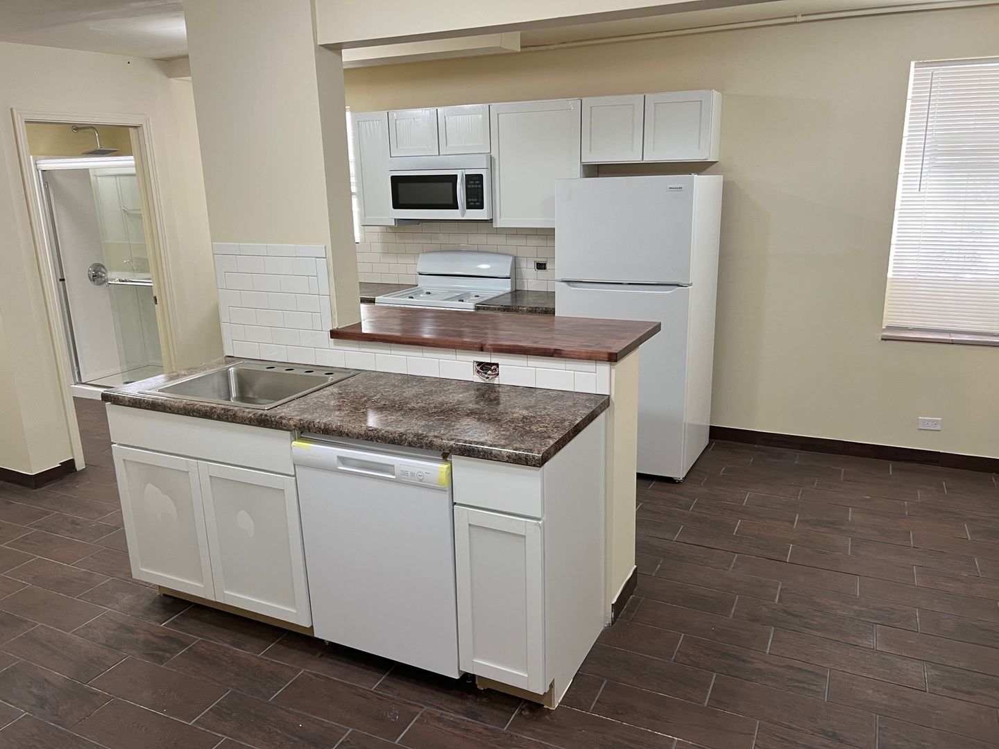 Chicago Apartment: 929 W. 35th Place ( NOT 35TH STREET)