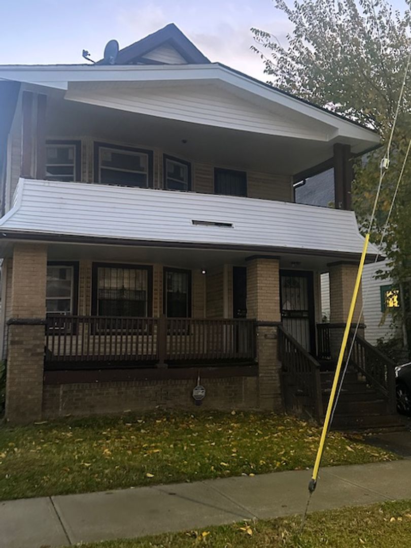 Cleveland Apartment: 976-978 Paxton