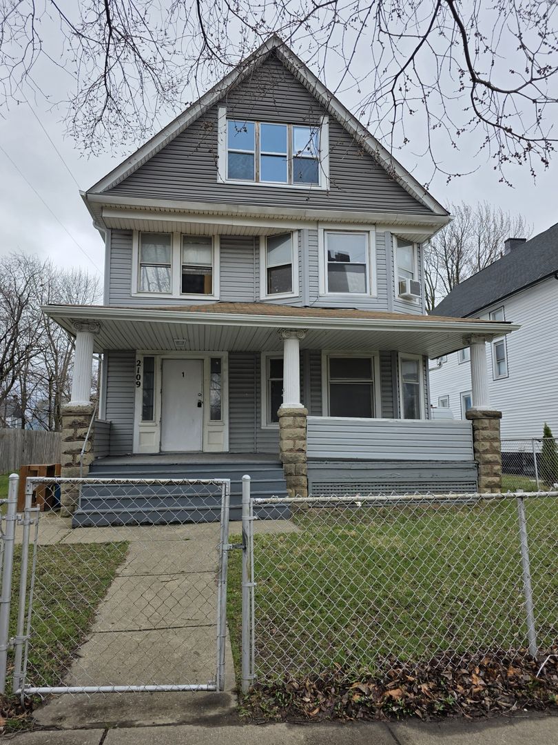 Cleveland Apartment: 2109 W 98th St. Cleveland, OH 44102