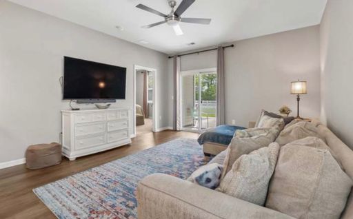Listing photo thumbnail
