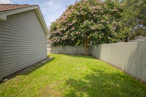 Listing photo thumbnail