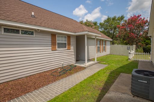 Listing photo thumbnail