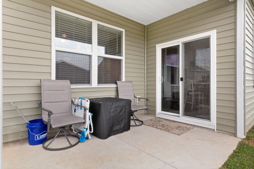 Listing photo thumbnail