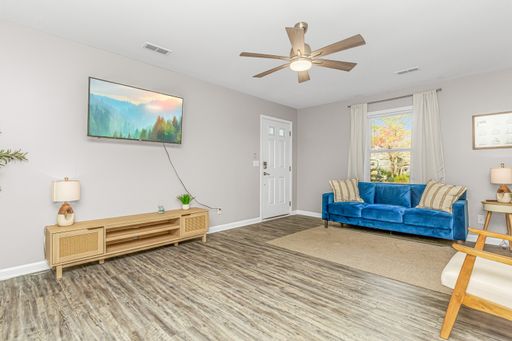 Listing photo thumbnail