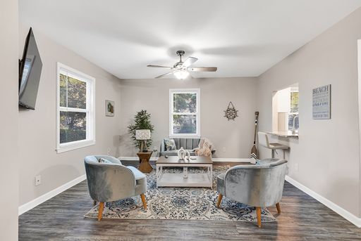 Listing photo thumbnail