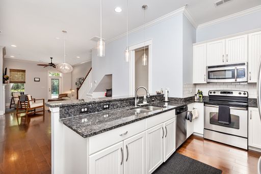 Listing photo thumbnail