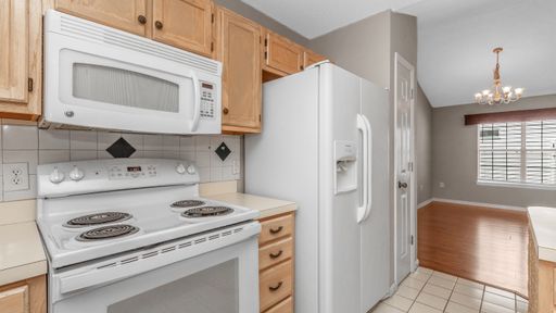 Listing photo thumbnail