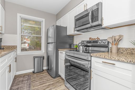 Listing photo thumbnail