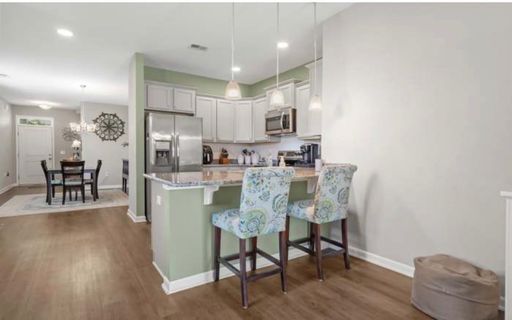 Listing photo thumbnail