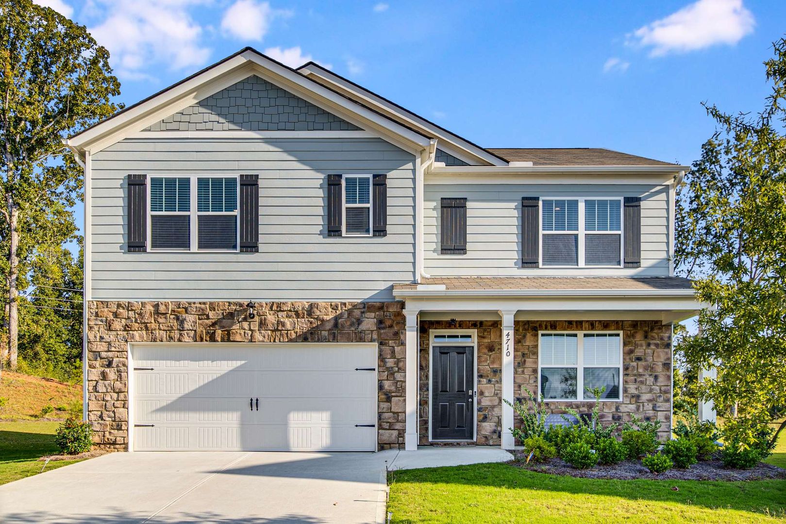 Cumming House: 4710 Bramblett Grove pl