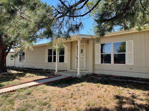 Spacious House with 3 Bedrooms and 2 Bathrooms - Great Corner Lot