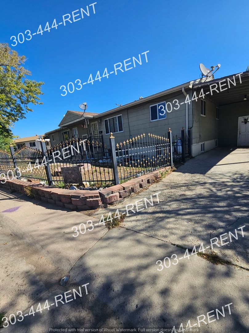 Brighton Apartment: 518, 520, 522 & 524 S 1st Way - 1520