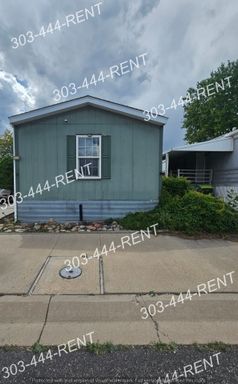 Great Price with a great location and view!!! Washer & Dryer Included! – photo 1