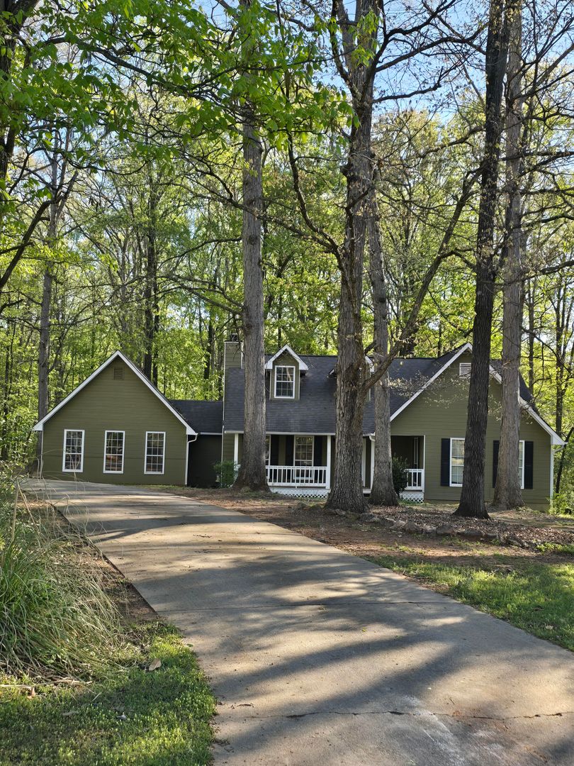 MCDONOUGH House: 30 CAROLYN COURT