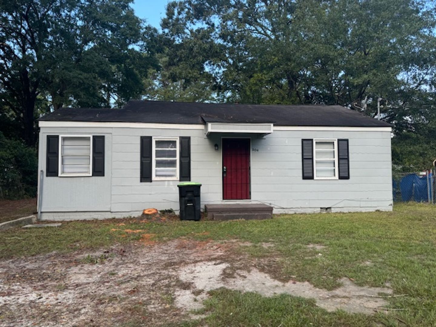 WARNER ROBINS House: 304 CAMELLIA CIRCLE