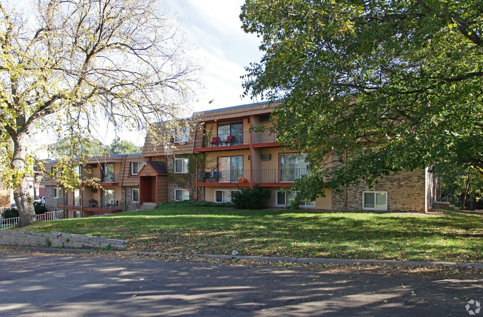 St. Louis Park Apartment: 1325 Jersey Ave