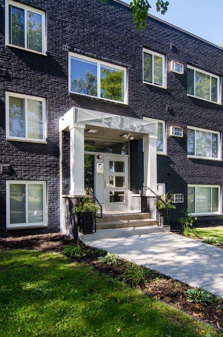 St Louis Park Apartment: 1328 Idaho Ave S