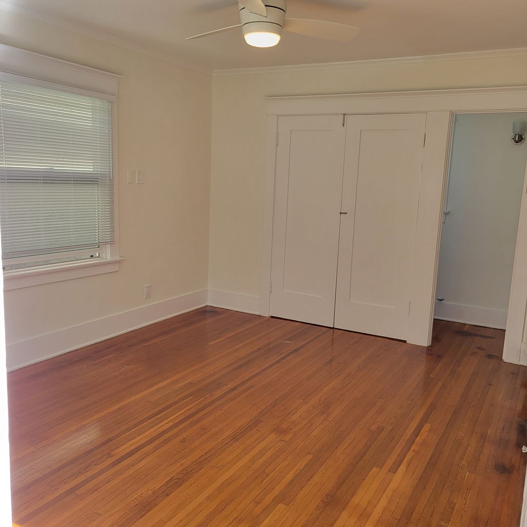 Long Beach Apartment: 251 Cerritos Ave.