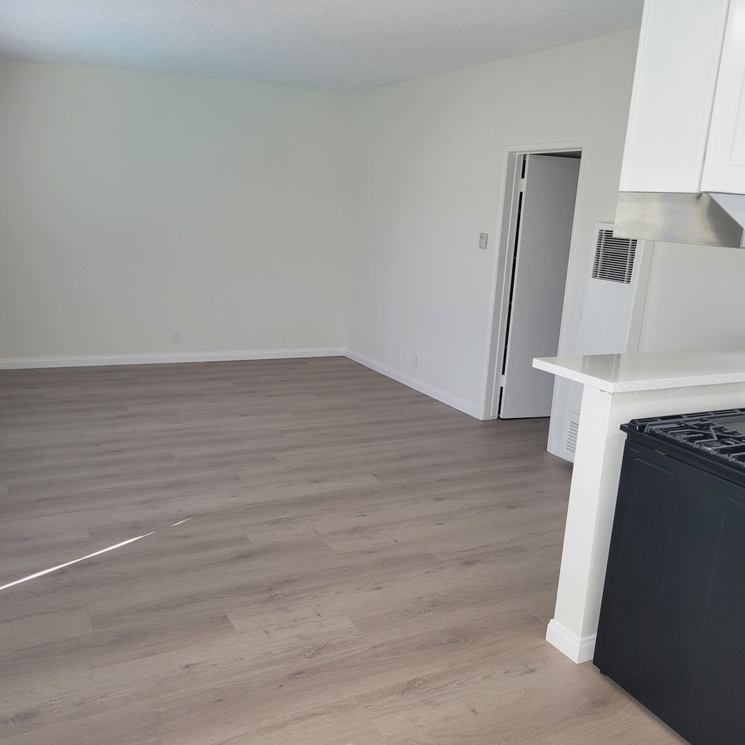 Long Beach Apartment: 620 Prospect Ave.