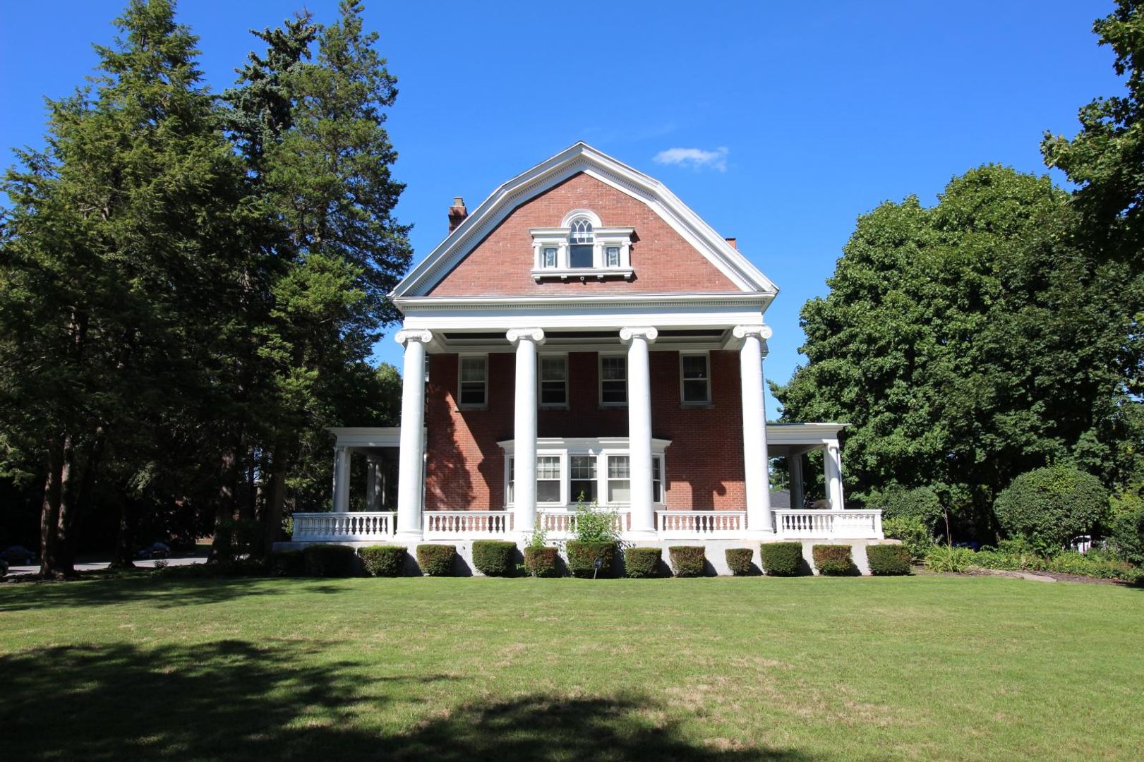 Rochester Apartment: 1340 East Ave