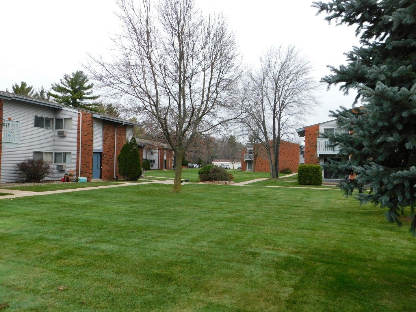 Wisconsin Rapids Apartment: 1001-1047 & 921-967 28th St. North