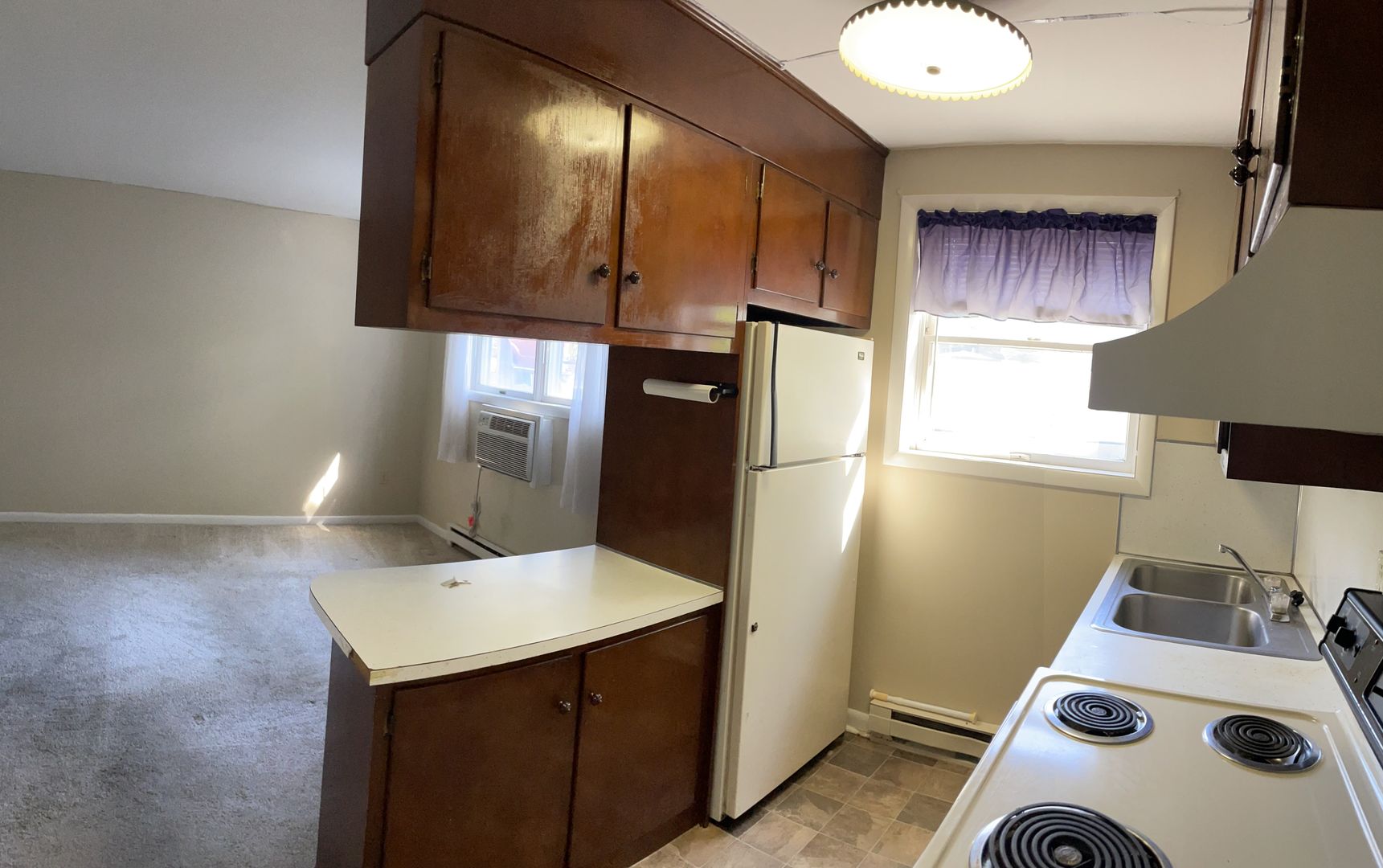 Middletown Apartment: 40 Peony Avenue