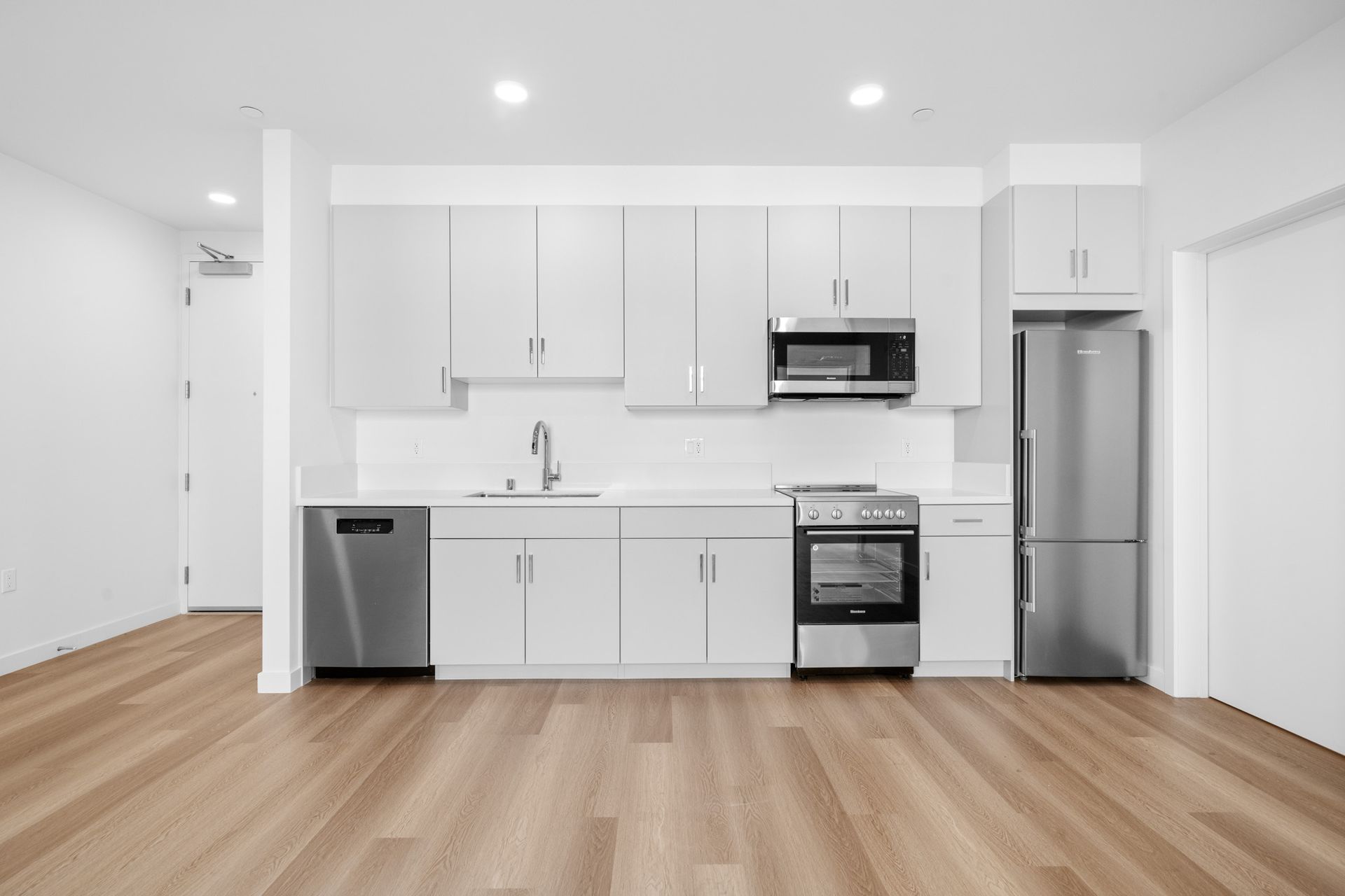 Los Angeles Apartment: 1233 S Dunsmuir Ave.