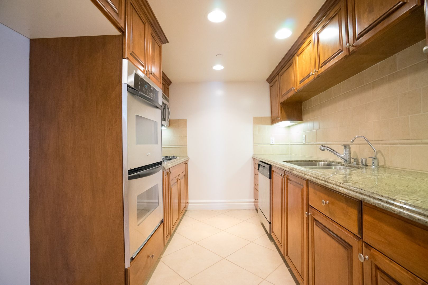 LOS ANGELES Apartment: 8610 CHALMERS DRIVE