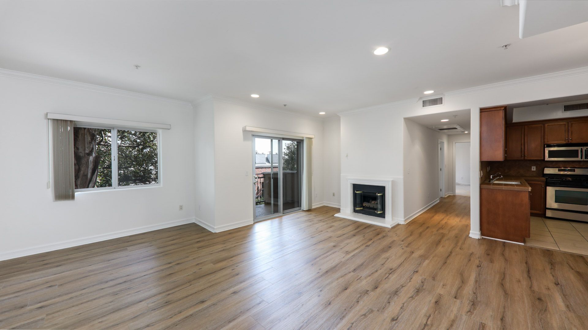 LOS ANGELES Apartment: 2335 S. BENTLEY AVE.