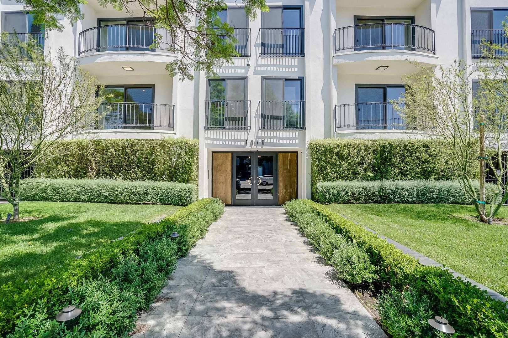 LOS ANGELES Apartment: 1470 S. REXFORD DRIVE